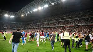 Nice's ligue 1 fixture against marseille had to be abandoned on sunday evening following a mass brawl involving players, supporters and . Xlgll6h97cocem