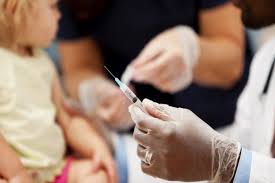 Небезпека дифтерії: медики закликають вакцинувати дітей і вакцинуватися дорослим