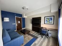 Holiday Inn Express Hotel Suites El