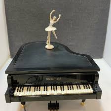 wonderland clical piano with dancing