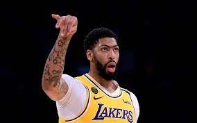 Anthony davis basketball jerseys, tees, and more are at the official online store of the nba. Nba Anthony Davis Bei Lakers Sieg Verletzt Raus Isaac Bonga Mit Double Double