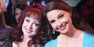 Ashley Judd Honors Mom Naomi Judd After ...