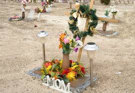 The rustic stone effect finish will perfectly complement your garden, adding a subtle glow once night falls. Tips On Selecting Decorative Solar Powered Grave Lights Lovetoknow