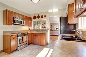 what color countertops with honey oak