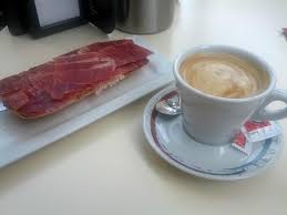 Tostada de jamón y café con leche.: fotografía de NAVAS 13, Jaén -  Tripadvisor