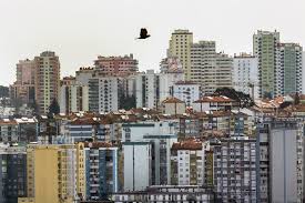 famílias que vendam casas para pagar