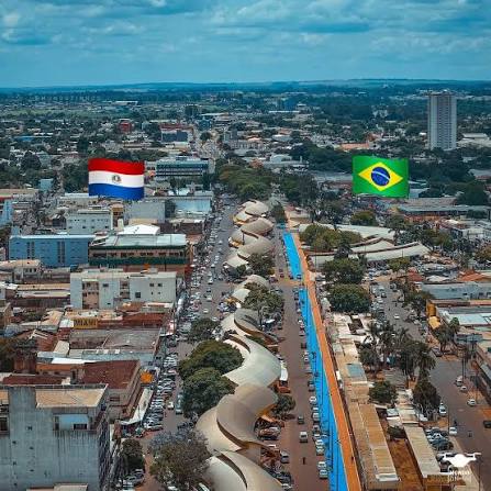 🤩 Imponente vista de la frontera entre Pedro Juan Caballero 🇵🇾 y Ponta Porã 🇧🇷 . . Créditos @mundozinhos