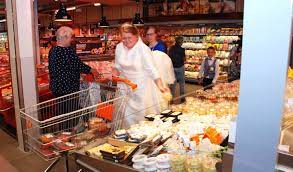 Bruidspaar verrast met 1 minuut gratis winkelen bij Coöp in Renswoude -  Scherpenzeelse Krant | Nieuws uit de regio Scherpenzeel
