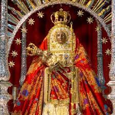 La Virgen de Candelaria ya se encuentra en su trono procesional preparada para celebrar mañana su fiesta litúrgica -
