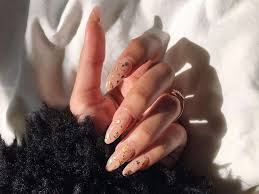 winter 2022 nail trends french pearl
