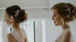should a bride pay for bridesmaids hair