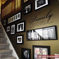 Em escadas, as pessoas costumam colocar os quadros na diagonal, acompanhando os degraus. 12 Ideias De Molduras Escadas Molduras Decoracao Escadas