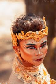asian man in makeup with a golden crown
