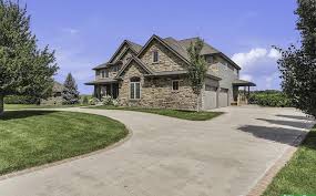 luxury homes in omaha