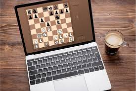Les meilleurs jeux d'échec en ligne sélectionnés pour améliorer votre  niveau - Le Palais Des Echecs