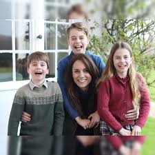 Kate Middleton: The picture conundrum: Kate Middleton admits to editing  Mother's Day photo - The Economic Times