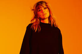 Taylor Swifts Reputation Debuts At No 1 On Billboard 200