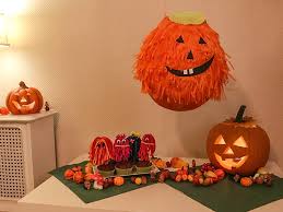 Halloween Party Mit Kurbis Muffins Kinderschminken Und Pinata