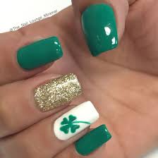 Last night was my friend's combined 21st/flatwarming/st paddy's day party, and i pa… St Patrick S Day Clover Nail Art Design St Patricks Day Nails Nail Designs Spring Holiday Nail Designs