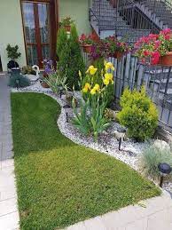 Лесно, бързо и доста красиво също така може да се оформят лехи за цветя или билки от стари тухлите са отличен материал и за леко терасиране на двора. Idei Za Doma I Gradinata Facebook