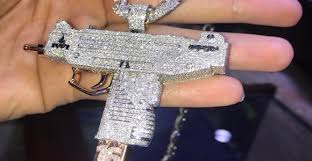 This one stone cost so much, i've been paying for. Lil Uzi Vert Cops Icy Lil Uzi Chain From Elliot Avianne Welcome To Kollegekidd Com