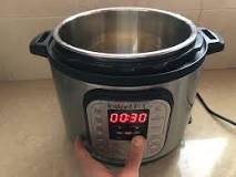 What is the difference between high and low pressure cooker?