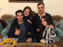 Every year many newcomers join the showbiz industry of pakistan but fewer manage to grab the attention of the viewers. Ameer Gilani Biography Age Family Dramas Income Story Com Pk