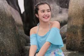 Cut putri tsabina atau yang terkenal dengan nama beby tsabina adalah aktris dan model asal indonesia yang lahir di. Gaya Feminin Beby Tsabina Dengan Padu Padan Busana Overall Super Cute