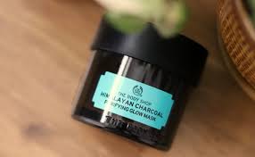 Inspired by ayurvedic traditions, this 100% vegan, tingling clay face mask is infused with bamboo charcoal, green tea leaves and community trade tea tree oil to cleanse and purify your skin. The Body Shop Himalayan Charcoal Purifying Glow Mask Curios And Dreams Indian Skincare And Beauty