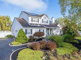 10 Sparrow Lane, Manorville, NY 11949 | Zillow
