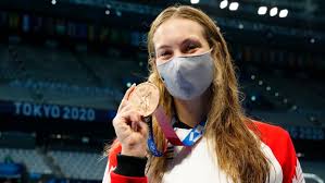 Competing in just her second olympics, oleksiak struck for bronze in the women's 200m freestyle event, securing her second medal of tokyo 2020. 0tamnm0w3vtm5m