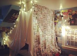 First take a magazine and cut the pages with big colorful pictures. Diy Tumblr Room Izzya29