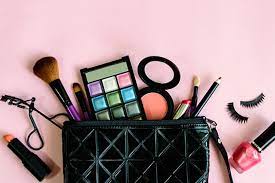 what must be there in your makeup kit