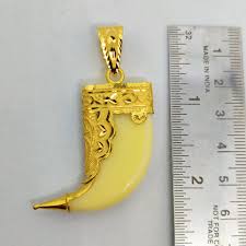 artificial lion nail pendant