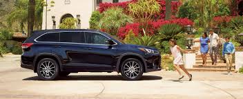 Plus, it's all wrapped up in a design that feels modern and appealing instead of so, what are the differences between the 2018 toyota highlander vs 2017 toyota highlander? 2017 Toyota Highlander Trim Levels Take Your Pick