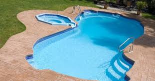 A piscina de vinil acumula as mesmas vantagens das piscinas de fibra e azulejo, por isso, conquistou facilmente os clientes, os arquitetos e as. Sem Relaxo 4 Dicas Para O Polimento Da Piscina De Fibra Primeira Pagina