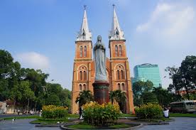 The first church was built on 5th street (now ngo duc ke street). Notre Dame Kathedrale In Ho Chi Minh Fuhrer Vietnam