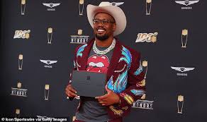 Von miller, a great friend of odell beckham, said wednesday that the giants receiver deserves to be the highest paid player in nfl history. Nfl Star Von Miller Had At Least Four Friends Over His Home Before Testing Positive For Covid 19 Daily Mail Online