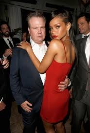 Accompanying that announcement were three sweet photos of the modern family actor and his fiancée side by side. Rihanna And Eric Stonestreet Posed Together Rihanna Parties At Gq Bash In La Pictures Popsugar Celebrity Uk Photo 21