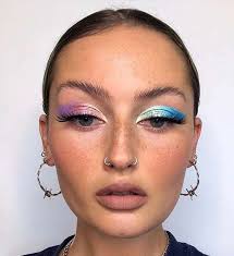 try mismatched eyeshadow trend for a