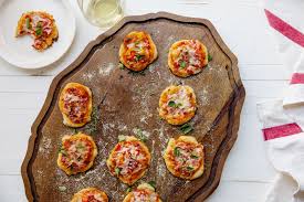 Mini Pizzas Recipe — The Mom 100
