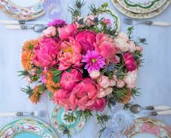 For centuries, lovers have been professing their love for their partners with traditional flowers. Vidz 5hsz2zam