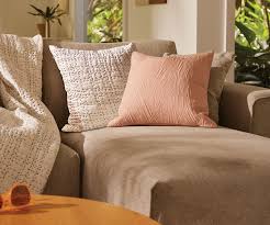 how to mix and match pillows on a sofa