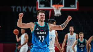 Auto means that the card is signed. Luka Doncic Better Than All Of Team Usa Nba Fans Laud Mavericks Mvp After Unreal 48 Point Performance In Slovenia S 118 100 Olympics Debut Win Over Argentina The Sportsrush
