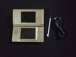 Perfect for the long time legend of zelda game series fan, this edition of the ds lite comes with a bright gold finish, bears the triforce logo in the lower right. Nintendo Ds Lite Dorado Zelda Mercado Libre