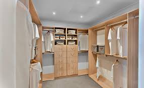 La cabina armadio rende perfetta l'organizzazione dei tuoi spazi e si compone di ripiani e cassettiere. Ristrutturazione Camera Da Letto Come Sfruttare La Cabina Armadio