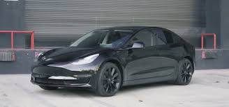 Great install tips that cover cutting tips, how to wrap the end section in one piece and a bonus feature that compares how to wrap with avery dennison, 3m and orafol! Tesla Model 3 Looks Badass With Aftermarket Chrome Delete Tint And Wheels Electrek