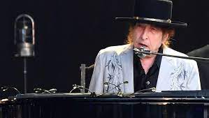 Bob dylan is an american songwriter and singer who has been in the music and entertainment industry since the year 1961. Bob Dylan Teilt Ersten Neuen Song Seit Acht Jahren Musikexpress