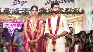 Vineeth kumar was born on the 21st of october, 1990. Malarvadi Fame Harikrishnan Ties Knot Malayalam Actor Harikrishnan Who Rose To Fame With The Vineeth Srinivasan Dir Celebrity Weddings Tie Knots Got Married