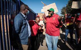 Water shortages could be on the cards on wednesday as members of the south african municipal workers' union (samwu) and workers at rand water look to embark on an indefinite strike for wage. Rxhqalwyorapvm
